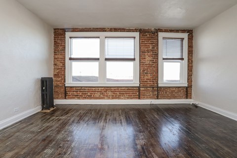 Floor plan for studio, 1 bath, 305 sqft